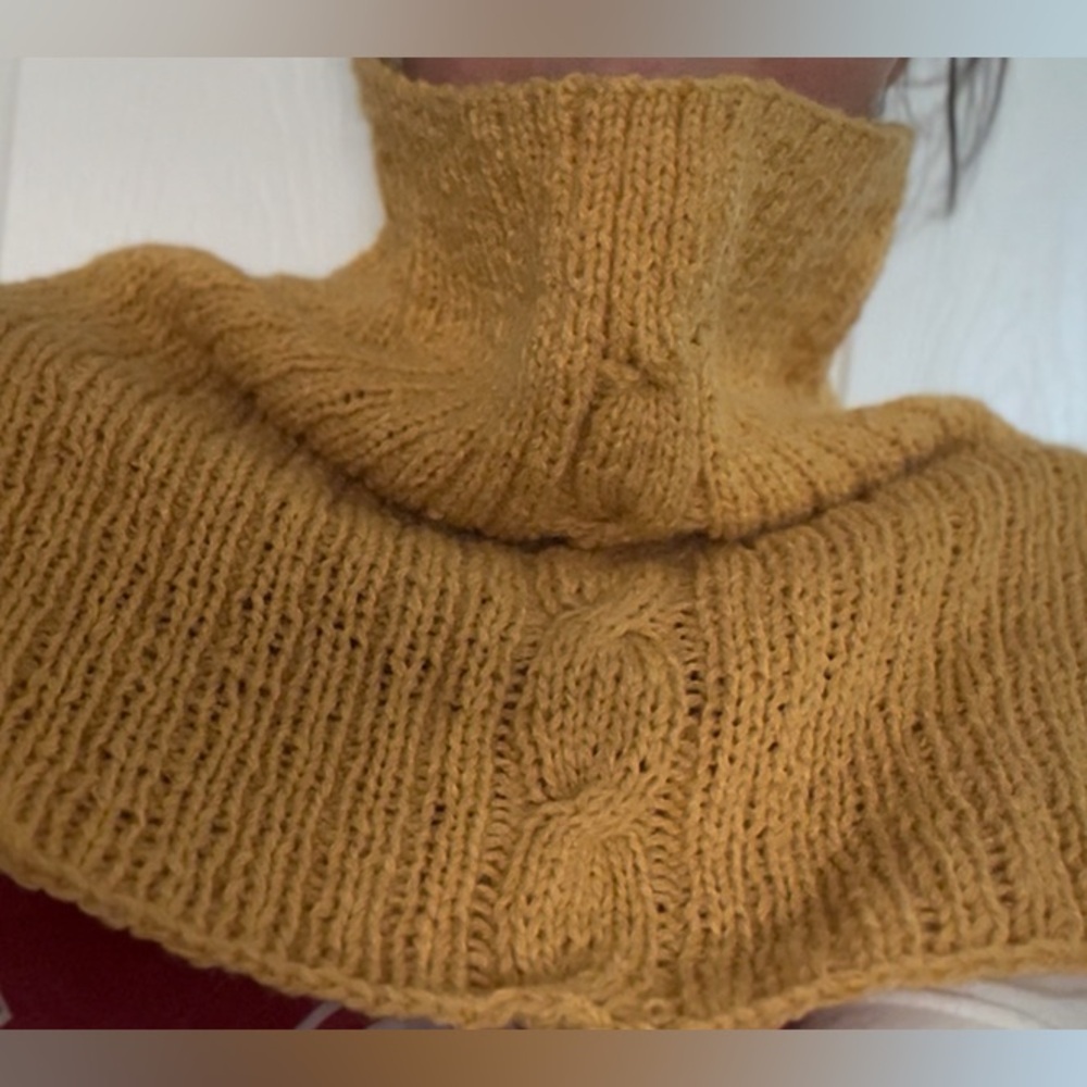 New! Pull on scarf